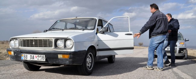 Bu Yolda Arabalar Kendi Kendine Gidiyor