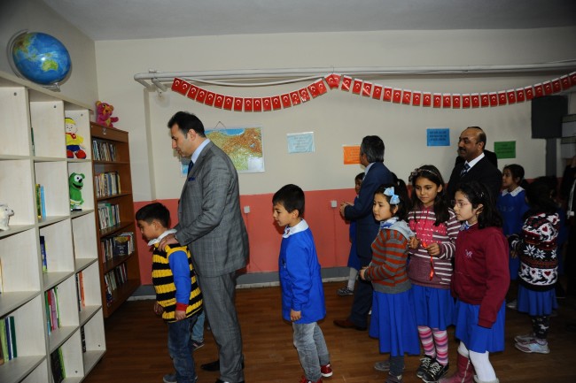 Köy Okullarına Kitap ve Oyuncak