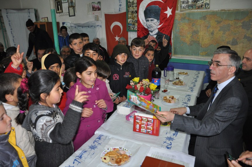 Vali Şeref Ataklı Köy ziyaretlerine devam ediyor