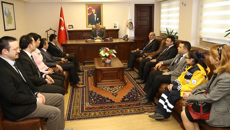 ‘Sağlık çalışanlarımız sorumluluğunun bilincinde en iyi şekilde hizmet vermeye çalışıyor’