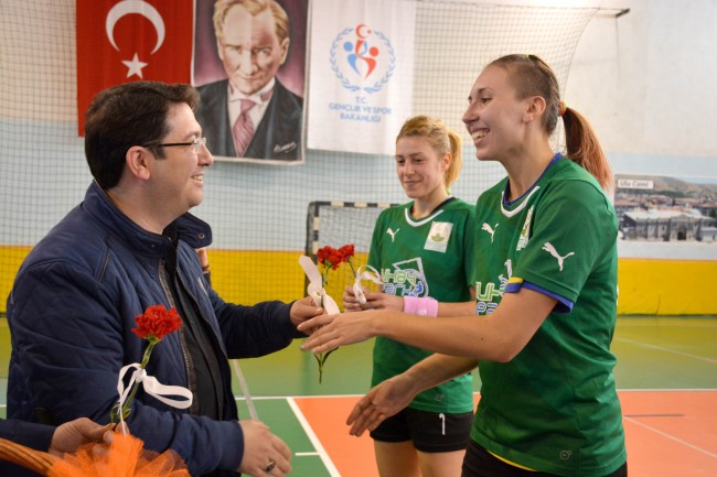 Başkan Yazgı, Bayan Sporcuların Kadınlar Günü’nü Kutladı