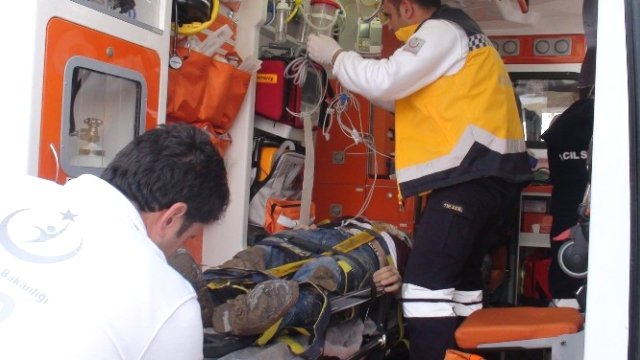 Cip Şarampole Devrildi: 4 Yaralı