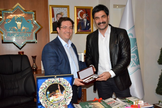 Sanatçı Uğur Işılak Başkan Yazgı’yı Ziyaret Etti