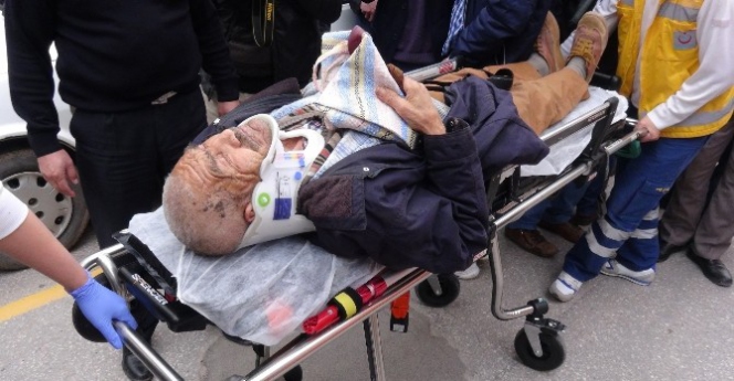 Sürücü Yaşlı Adama Vurup Kaçtı