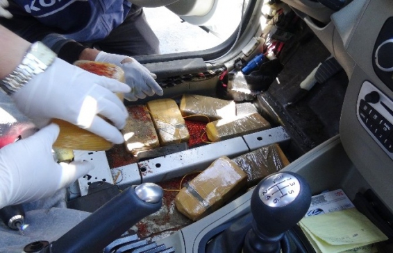 Şoför Koltuğu Altında Beş Kilo Eroin Ele Geçirildi