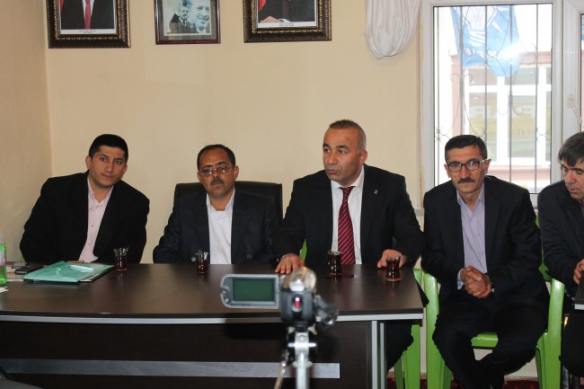 “Bizim davamız bir, inancımız bir,  Yolumuz bir her şey bu millet için”