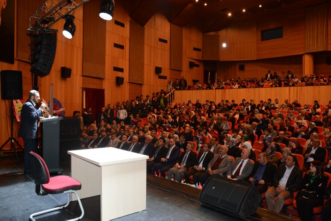 Şakir Voyvot İzleyenleri Asrı Saadete Götürdü