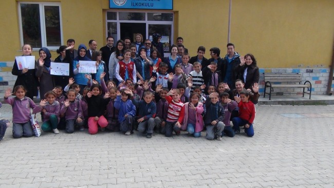 Sağlık Öğrencilerinden Kardeş Okula Yardım Eli