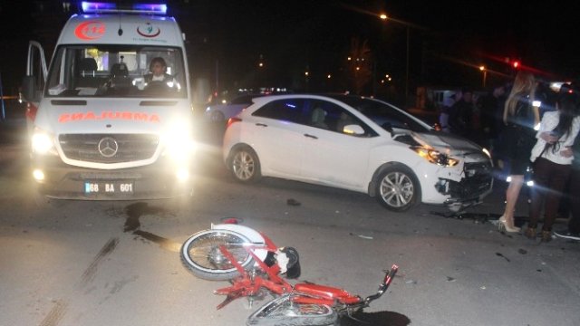 Otomobille Motosiklet Çarpıştı: 1 Yaralı