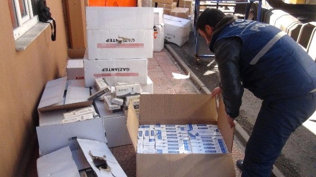 Tekstil Eşyaları Arasında Kaçak Sigara Sevkiyatı
