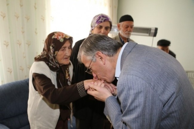 Vali Ataklı; Anneler Günü mesajı