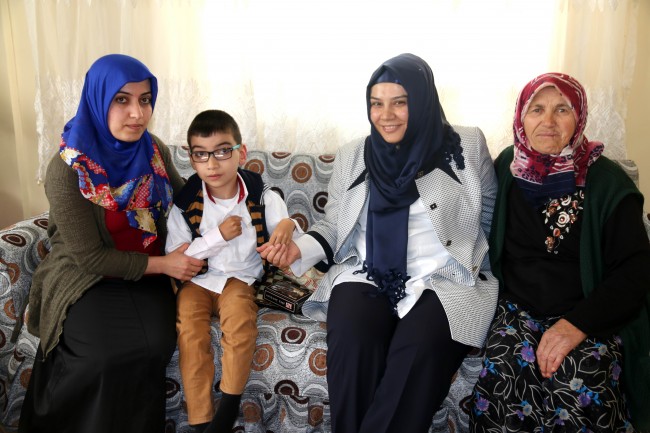 Yazgı, 8 Yaşındaki Engelli Arda’yı Evinde Ziyaret Etti