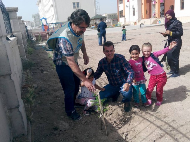 Akçed Hayme Hatun Anaokulunu Ağaçlandırdı