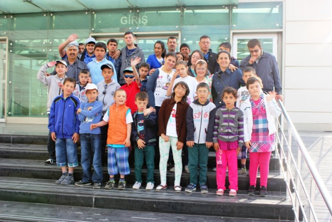 Engelli Öğrencilere Adile Ataklı’dan örnek davranış