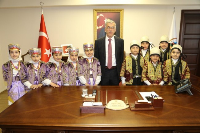 Halk oyunları çok önemli kültür zenginliğimizdir