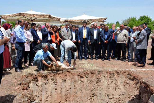 Aksaray Belediyesi Kadın Aktivite Merkezi’nin Temel Kazı Töreni Yapıldı