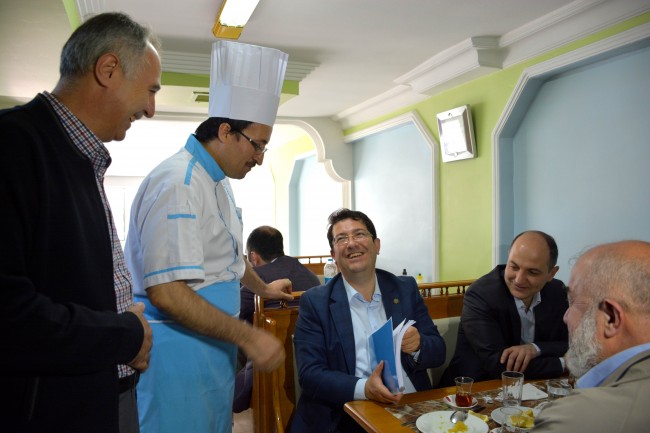 Başkan Yazgı Eski Sanayi Caddesi Esnafı İle Kahvaltıda Buluştu