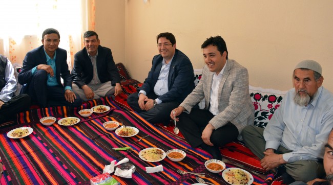 Başkan’a, Özbek Pilavı İkram Ettiler