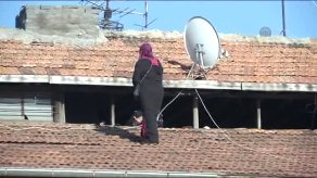 Davutoğlu’nun Mitinginde Çatıya Çıkan Kadın korkulu anlar yaşattı