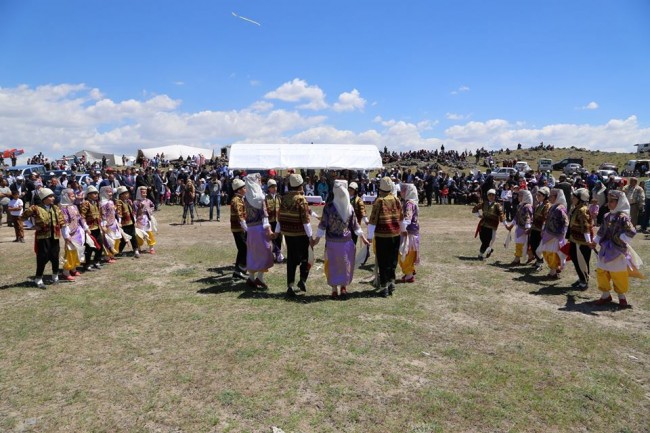Çalmadık Kapı ve Girmedik Gönül Bırakmayacağız