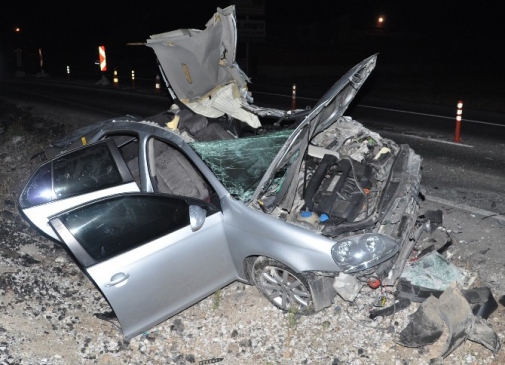 Otomobil Tıra Arkadan Çarptı: 1 Ölü 3 Yaralı