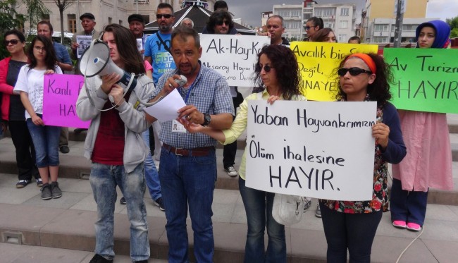 Hayvanseverler, Avcılık İhalesini Protesto Etti