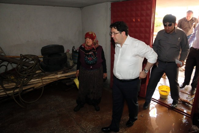Aksaray Belediyesi Sel Yaralarını Sarıyor