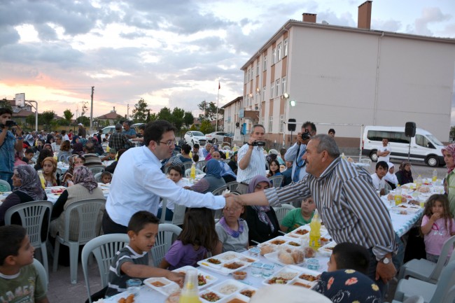 Aksaray’da Toplu İftar Ve Mahalle Meclisi Toplantıları Sürüyor