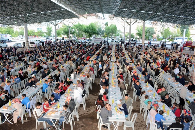 Başkan Yazgı 3000 Kişi İle İftarda Buluştu