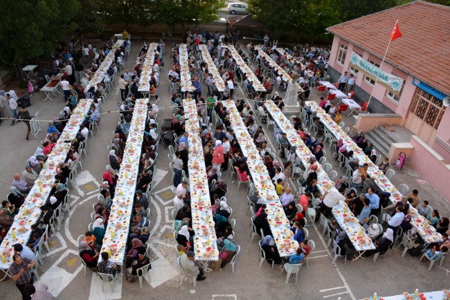 Başkan Yazgı,İftarda Halkla Bütünleşmeye Devam Ediyor