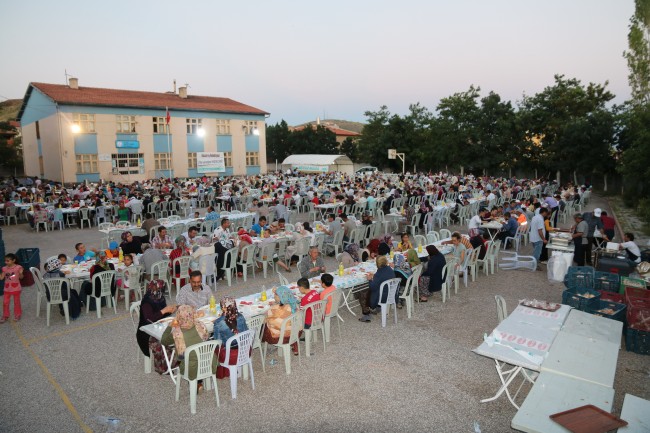 Yüzlerce Kişi Aynı Sofrada Buluştu