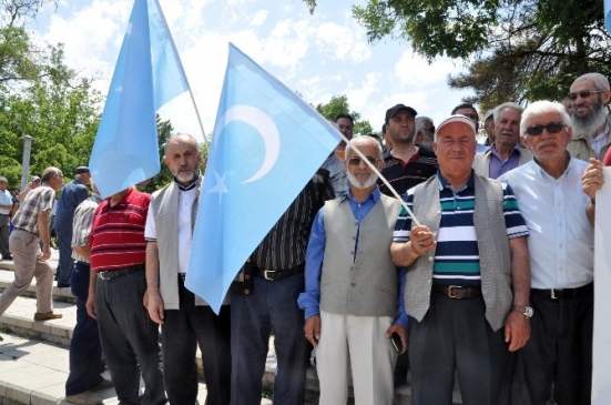 Doğu Türkistan’da Müslümanlara Yapılan Saldırılar Protesto Edildi
