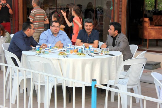 Sağlık çalışanları iftarda bir araya geldi
