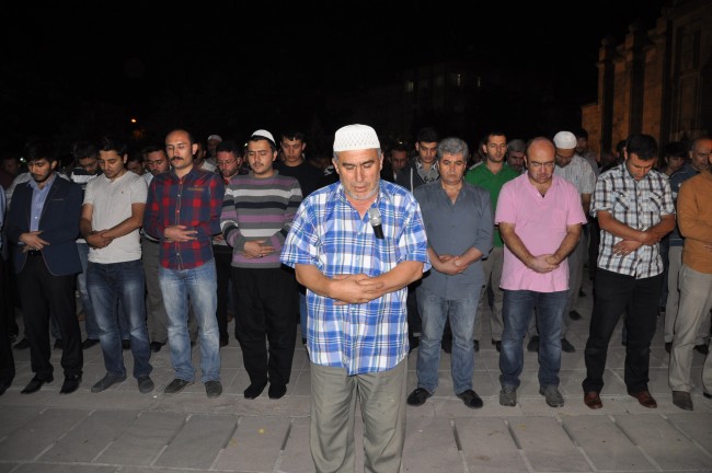 Uygur Türkleri İçin Gıyabi Cenaze Namazı