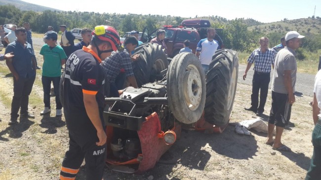 Aksaray’da Traktör Devrildi: 2 yaralı