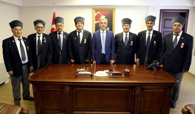 Kıbrıs Gazileri Vali Şeref Ataklı’yı Ziyaret Etti