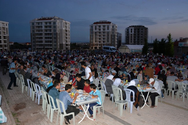 Yunus Emre Mahallesinde Toplu İftar