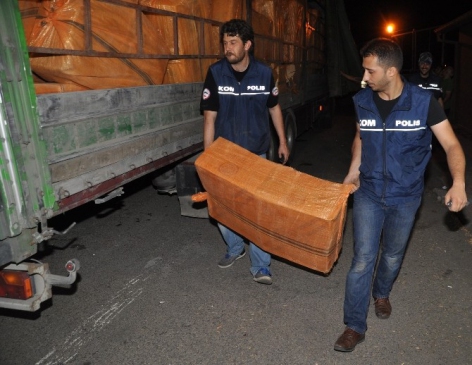 300 Bin Paket Kaçak Sigara Çıktı