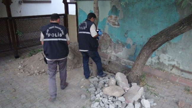 Şüpheli Türbe Çalışması Polisi Alarma Geçirdi