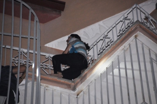 Bunalıma Giren Genç Kadın İntihara Kalkıştı