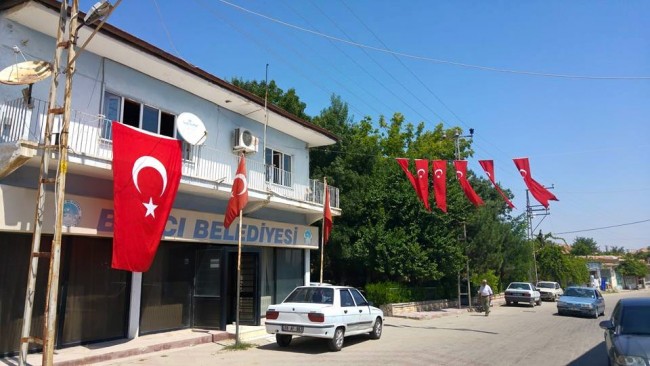 Köyü Türk Bayrağı İle Donattılar