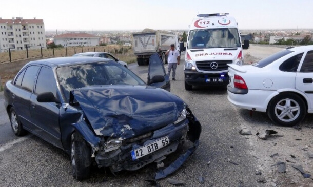 Aksaray’da 2 Otomobil Çarpıştı: 5 Yaralı