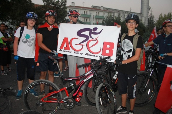 Şehitler İçin Pedal Çevirdiler