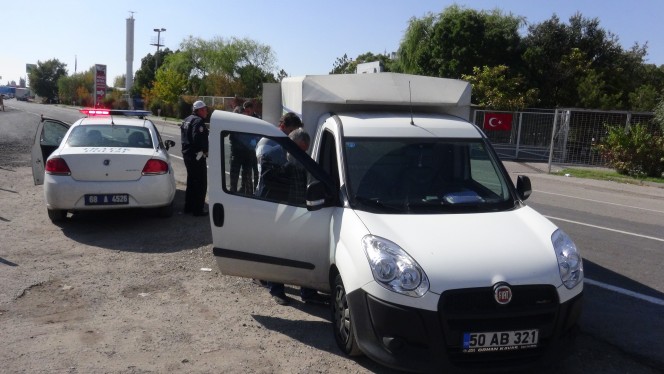 Gezmek İçin Çaldığı Kamyonetle Yakalandı