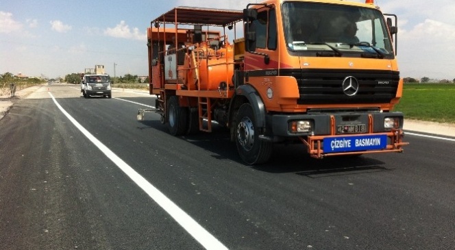 Yenikent’te Yapılan Yollara Trafik Çizgileri Atıldı