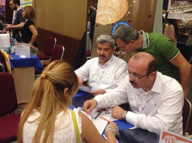 ASÜ Azerbaycan’daki Fuarda Dünyaya Tanıtıldı