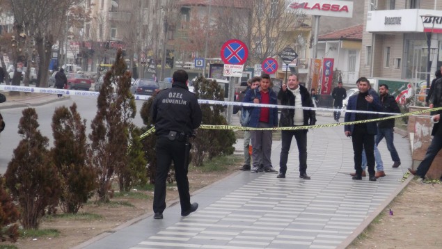 Canını Hiçe Sayarak Şüpheli Çantaya Müdahale Etti