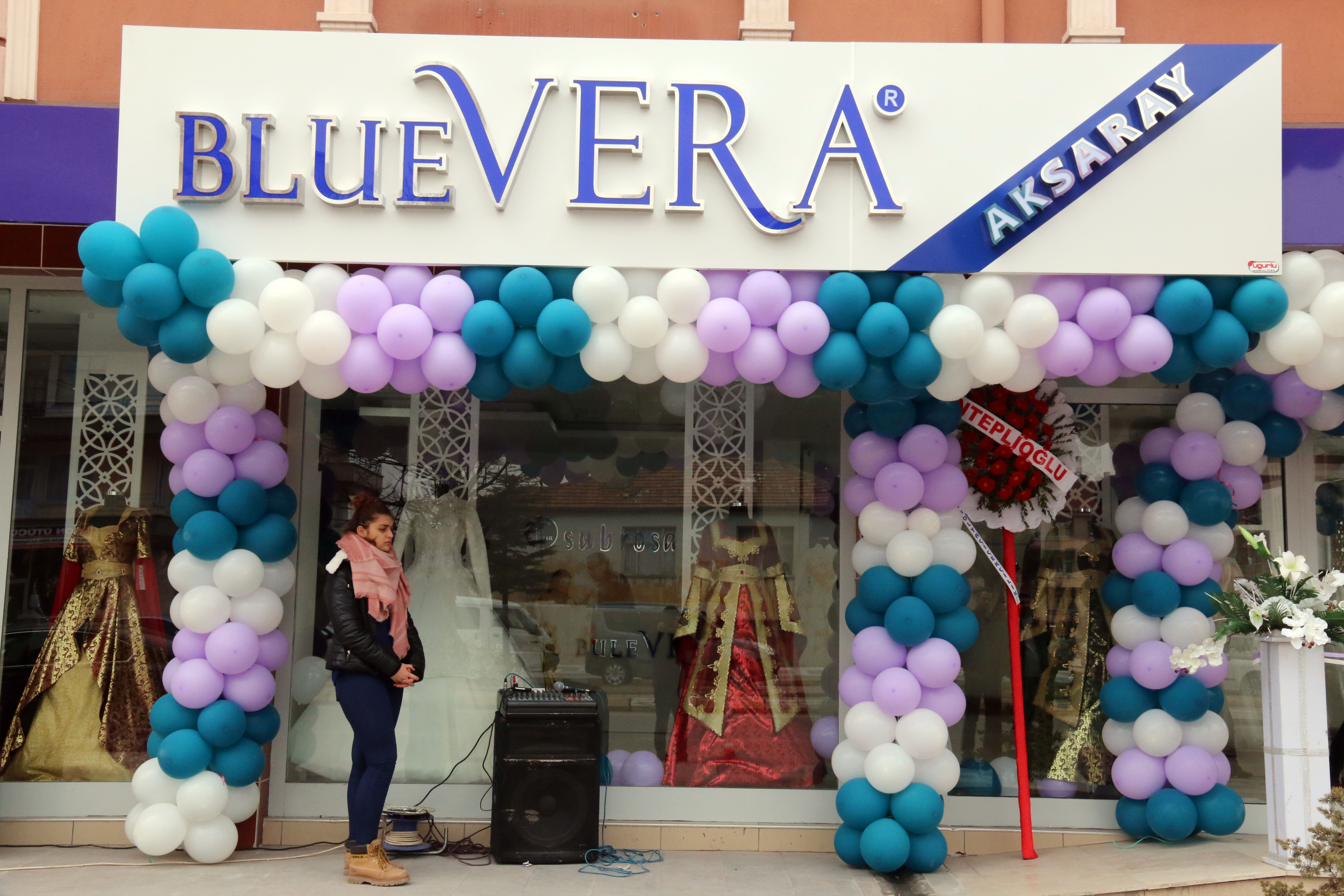 Blue Vera Gelinlik Ve Güzellik Merkezi Açıldı