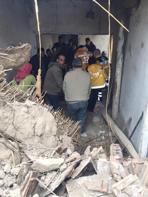 Müstakil Ev Çöktü: 2 Yaralı