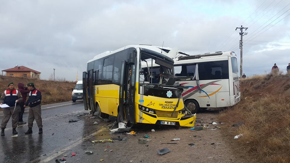 Aksaray’da İki Minibüs Çarpıştı: 2 Ölü, 11 Yaralı